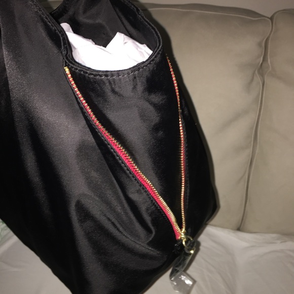 Tutilo Tote - Picture 3 of 8